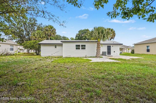 428 Calamondin Avenue NW, Palm Bay, FL 32907