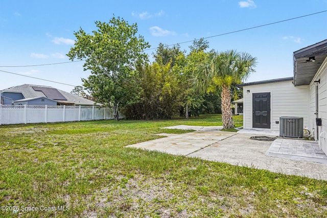 428 Calamondin Avenue NW, Palm Bay, FL 32907