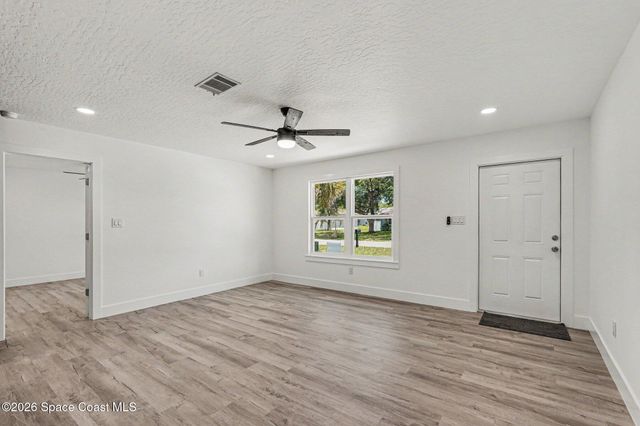 428 Calamondin Avenue NW, Palm Bay, FL 32907