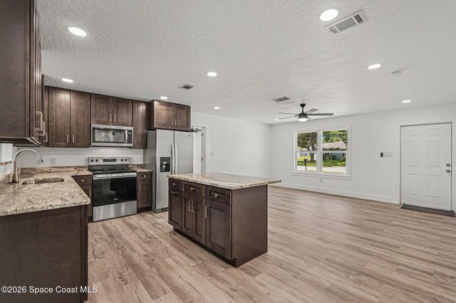 428 Calamondin Avenue NW, Palm Bay, FL 32907