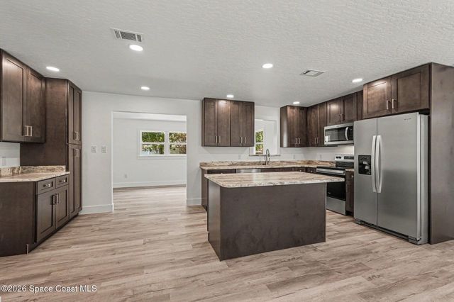 428 Calamondin Avenue NW, Palm Bay, FL 32907