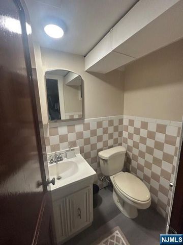 55 Hamilton Road, Teaneck, NJ 07666