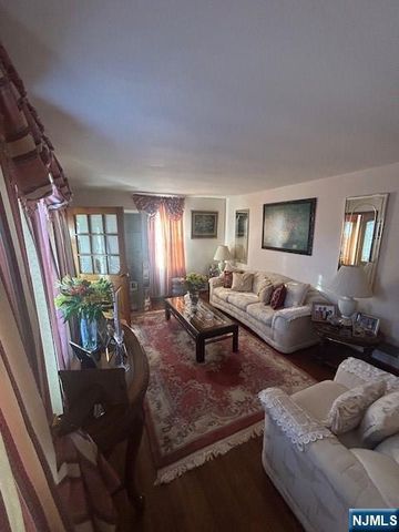 55 Hamilton Road, Teaneck, NJ 07666