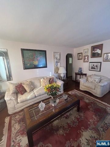 55 Hamilton Road, Teaneck, NJ 07666