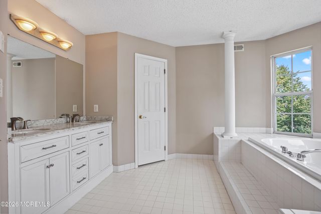 53 Cheyenne Street, Tinton Falls, NJ 07712