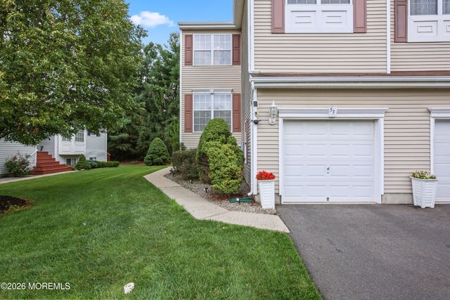 53 Cheyenne Street, Tinton Falls, NJ 07712