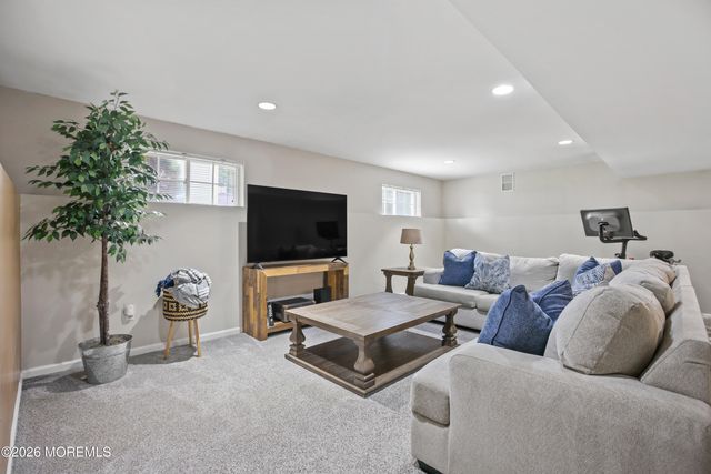 53 Cheyenne Street, Tinton Falls, NJ 07712