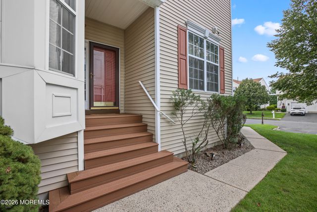 53 Cheyenne Street, Tinton Falls, NJ 07712
