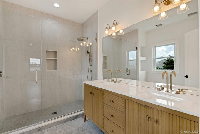 33 Dougs Lane, South Jamesport, NY 11970