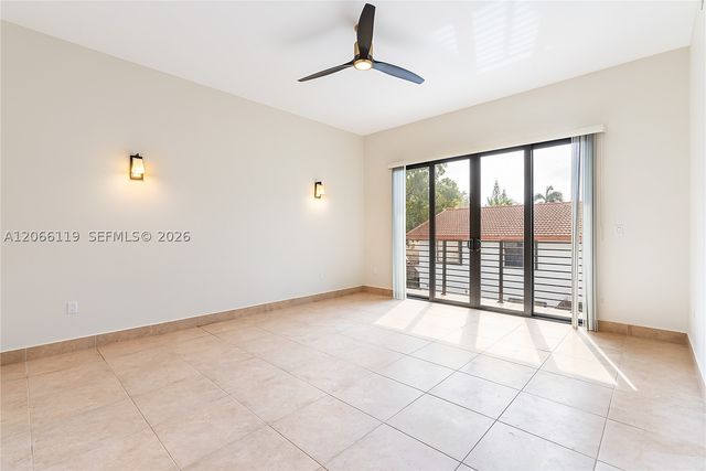 3070 NW 14th St B, Miami, FL 33125