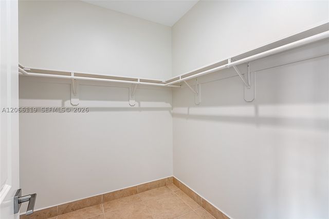 3070 NW 14th St B, Miami, FL 33125