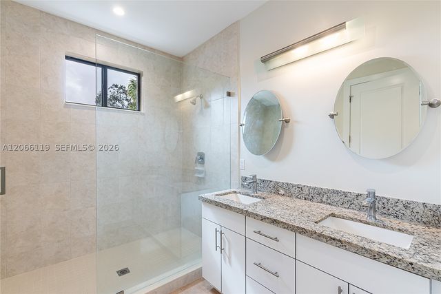 3070 NW 14th St B, Miami, FL 33125