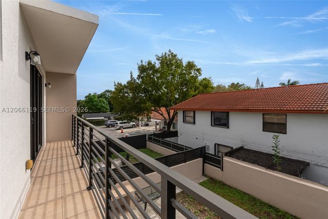 3070 NW 14th St B, Miami, FL 33125