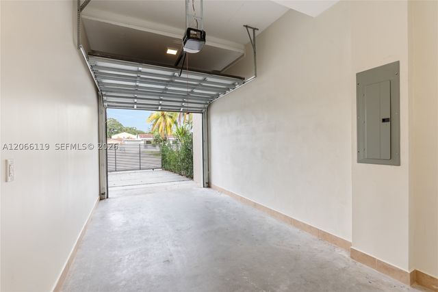 3070 NW 14th St B, Miami, FL 33125