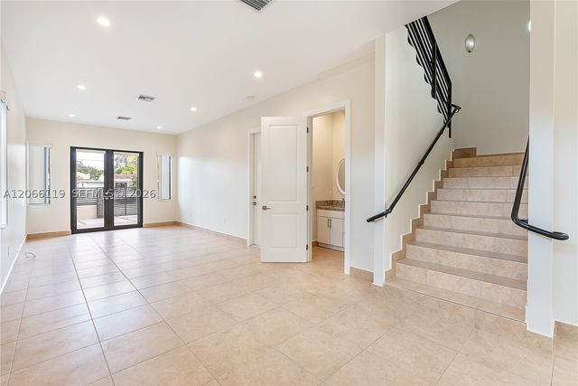 3070 NW 14th St B, Miami, FL 33125