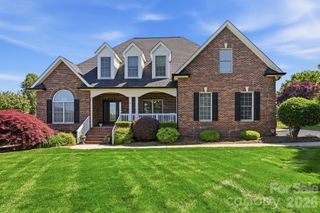 145 Blue Grass Circle, Mooresville, NC 28117
