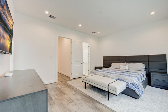 5839 Dolores Street, Houston, TX 77057