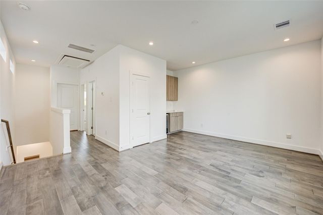 5839 Dolores Street, Houston, TX 77057