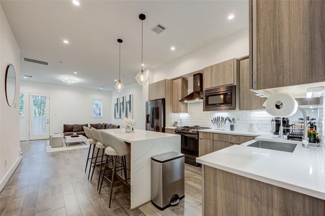 5839 Dolores Street, Houston, TX 77057