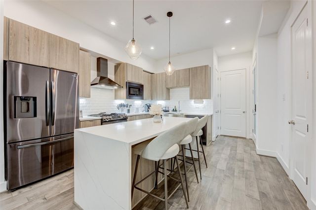 5839 Dolores Street, Houston, TX 77057