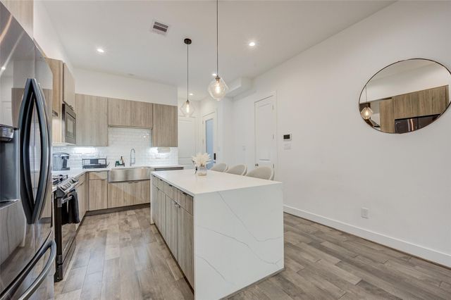 5839 Dolores Street, Houston, TX 77057