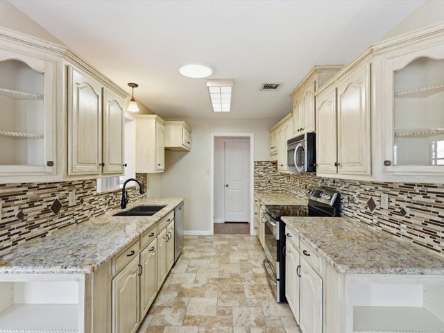 2018 Robin Hill Lane, Carrollton, TX 75007