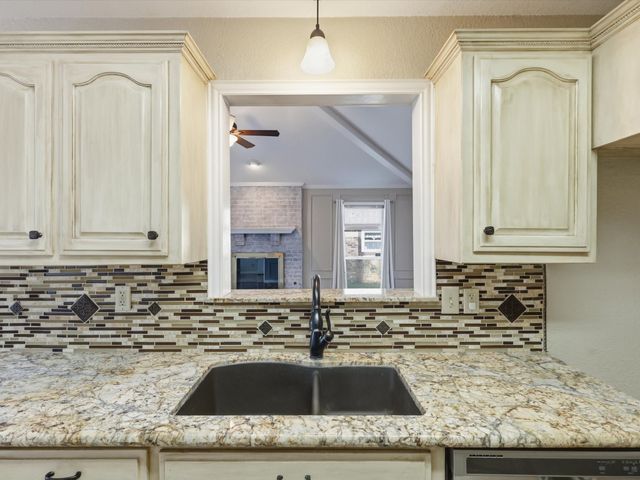 2018 Robin Hill Lane, Carrollton, TX 75007