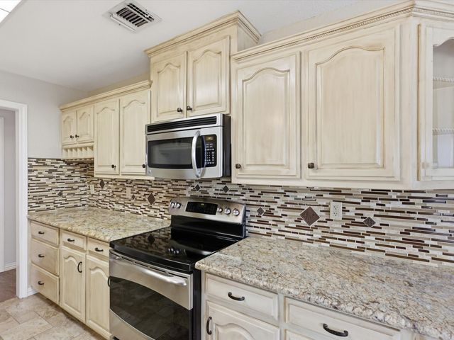 2018 Robin Hill Lane, Carrollton, TX 75007