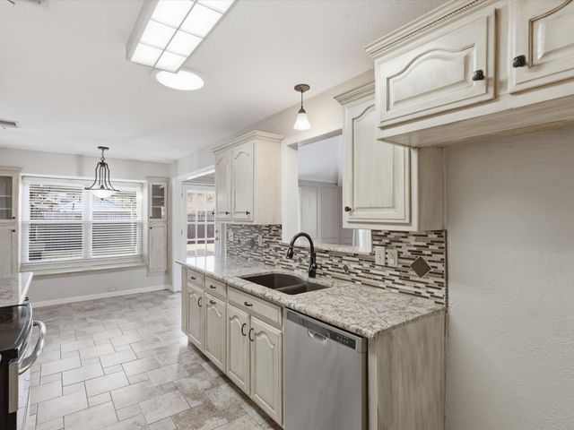 2018 Robin Hill Lane, Carrollton, TX 75007