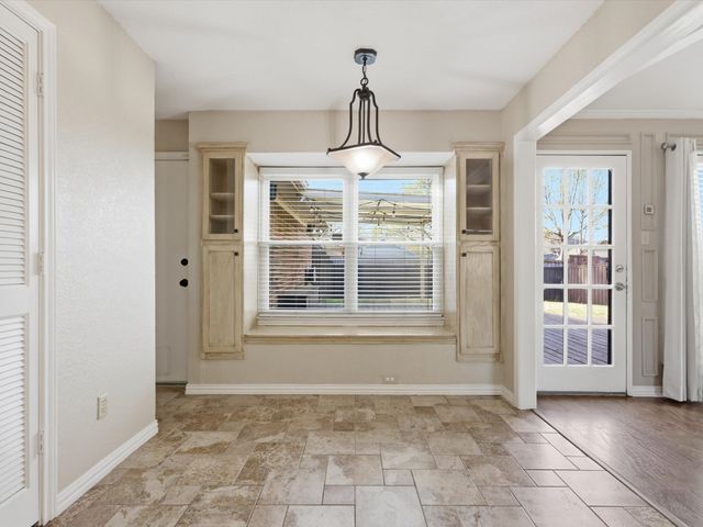 2018 Robin Hill Lane, Carrollton, TX 75007