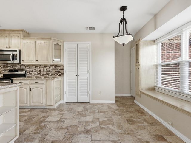 2018 Robin Hill Lane, Carrollton, TX 75007