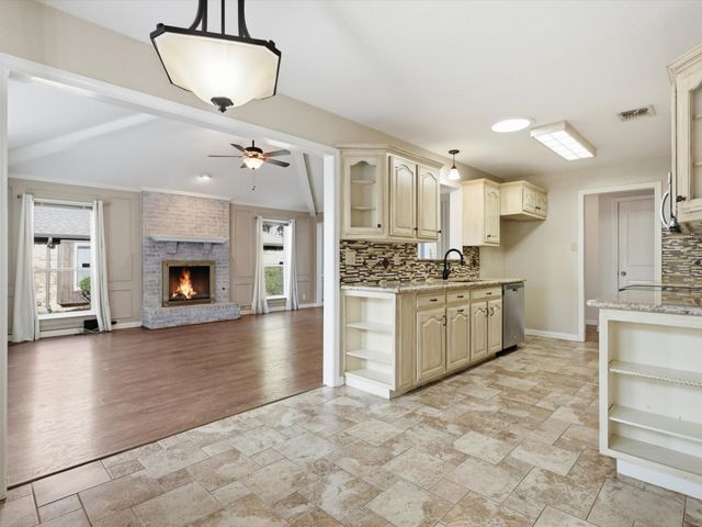 2018 Robin Hill Lane, Carrollton, TX 75007