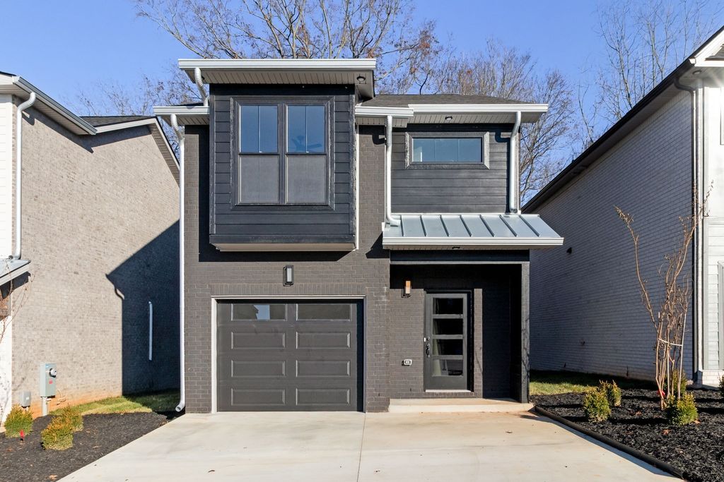 60 Dutch Dr, Clarksville, TN 37043