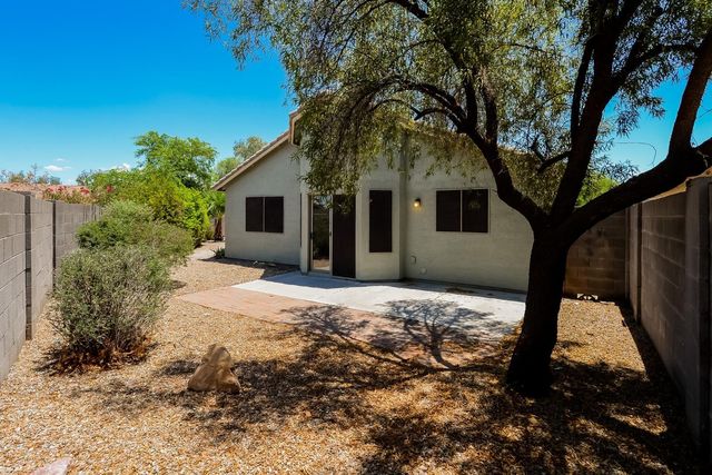 1048 E Monteleone Street, San Tan Valley, AZ 85140