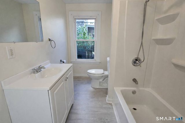 15 Bragaw Street, New London, CT 06320