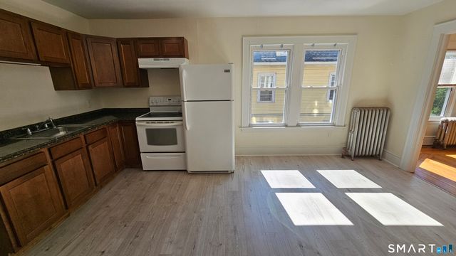 15 Bragaw Street, New London, CT 06320