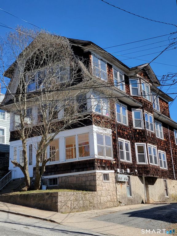 15 Bragaw Street, New London, CT 06320