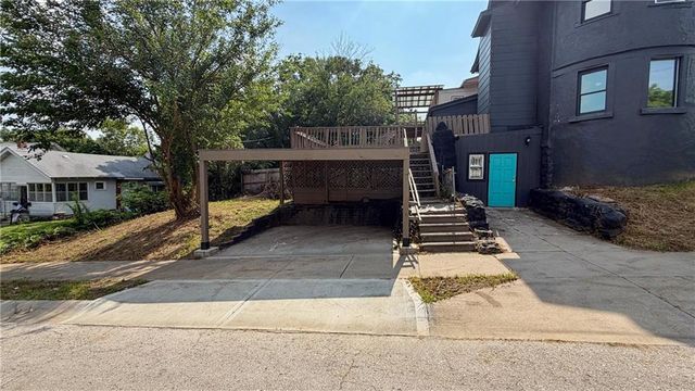 2500 E 42 Street, Kansas City, MO 64130