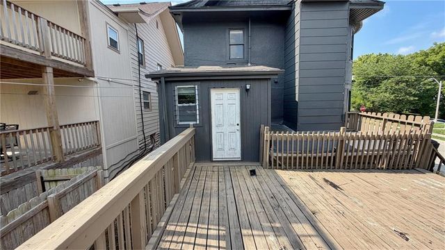 2500 E 42 Street, Kansas City, MO 64130