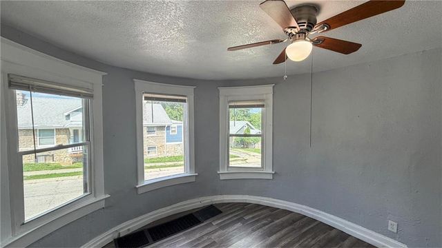 2500 E 42 Street, Kansas City, MO 64130