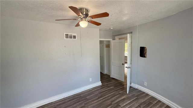 2500 E 42 Street, Kansas City, MO 64130