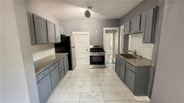 2500 E 42 Street, Kansas City, MO 64130
