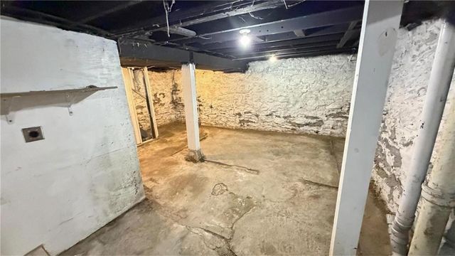2500 E 42 Street, Kansas City, MO 64130