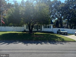 15 18TH ST, Burlington, NJ 08016