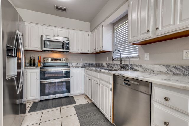 106 Creekside Lane, Coppell, TX 75019