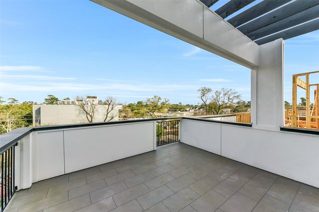 806 Fisher Street E, Houston, TX 77018