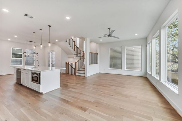 806 Fisher Street E, Houston, TX 77018