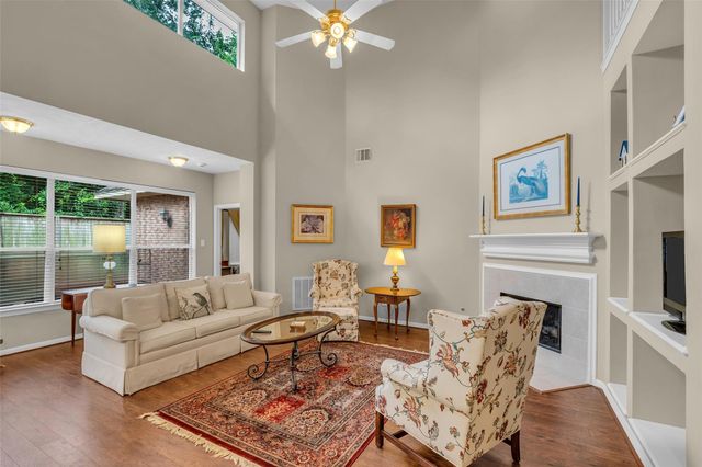 65 W Sienna Place, The Woodlands, TX 77382