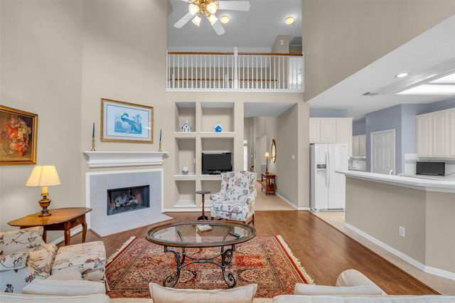 65 W Sienna Place, The Woodlands, TX 77382