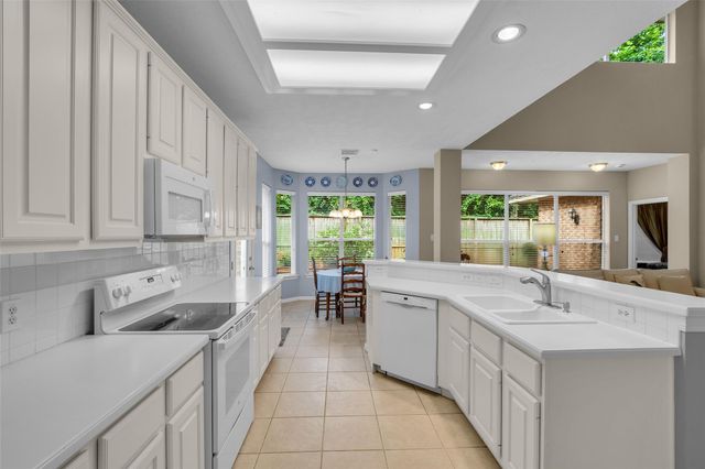 65 W Sienna Place, The Woodlands, TX 77382